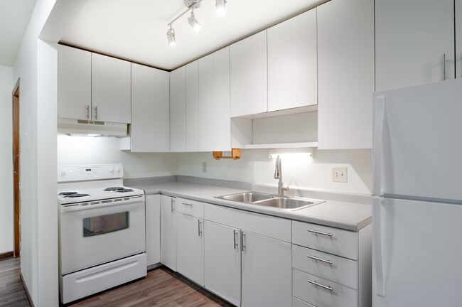 LIBERTY VALLEY APARTMENTS