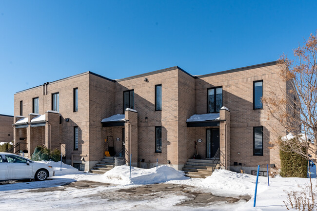 2550 Des Berges St in Lévis, QC - Building Photo - Building Photo