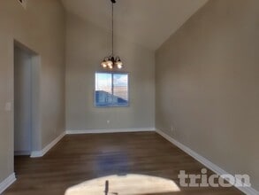 9379 Dragon Tree Dr in Hesperia, CA - Foto de edificio - Building Photo