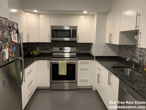 1731 Beacon St, Unit 506 in Brookline, MA - Building Photo - Building Photo
