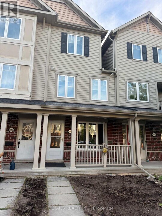 2065 Madrid Ave in Ottawa, ON - Building Photo