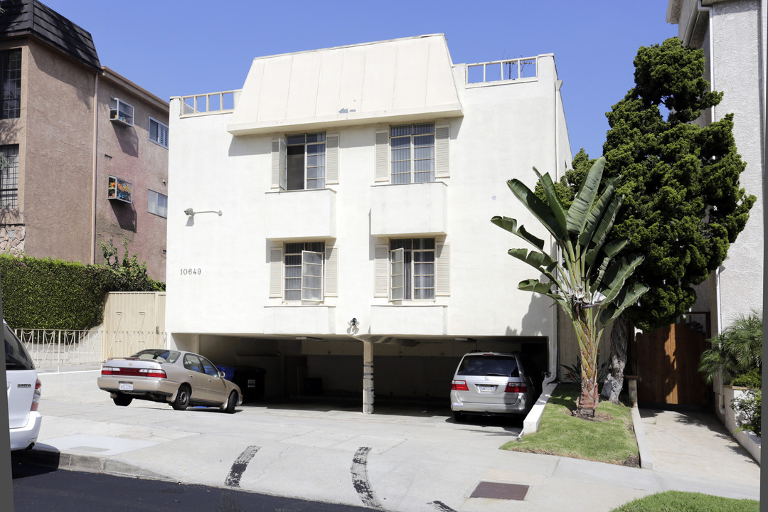 10649 Kinnard Ave in Los Angeles, CA - Building Photo