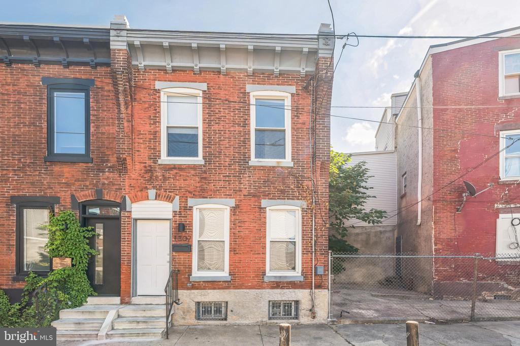 1307 N Marston St in Philadelphia, PA - Building Photo