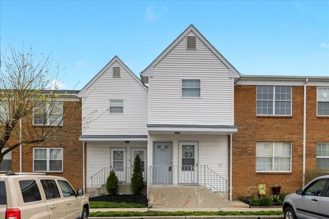 property at 909 Woodchip Rd