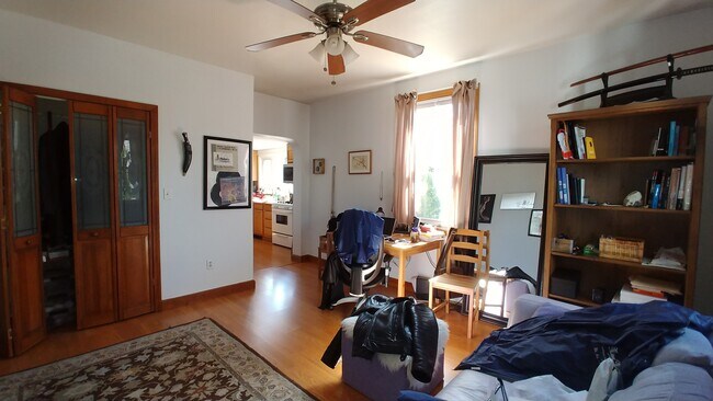 108 Cross St, Unit 1 in Somerville, MA - Building Photo - Building Photo