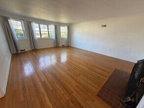 138 Sampson Pkwy in Pittsfield, MA - Building Photo - Building Photo