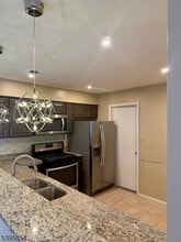 92 Winchester Way in Franklin Township, NJ - Building Photo - Building Photo