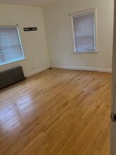 103 Essex St, Unit 01 in Saugus, MA - Foto de edificio - Building Photo