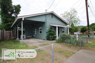 1571 1st St in Anderson, CA - Building Photo - Building Photo