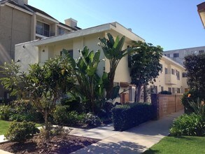 3755 Mentone Ave in Los Angeles, CA - Building Photo - Building Photo