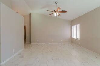 10132 E Paseo San Bernardo in Tucson, AZ - Foto de edificio - Building Photo