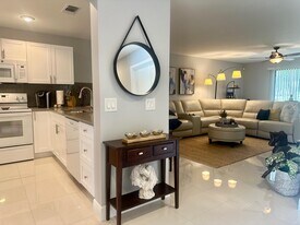 13095 Belhaven Ct in Wellington, FL - Building Photo