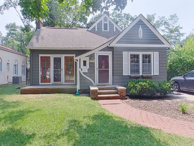 property at 3431 E Pine St