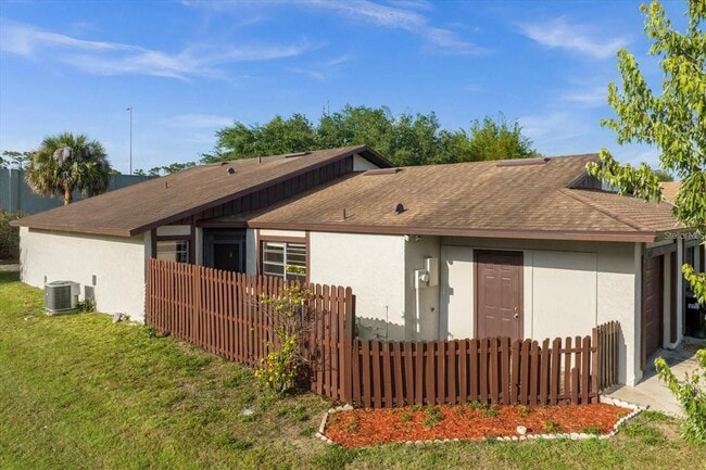 10001 Bynum Ct in Orlando, FL - Building Photo - Building Photo
