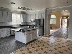 1742 Henry Long Blvd in Stockton, CA - Foto de edificio - Building Photo