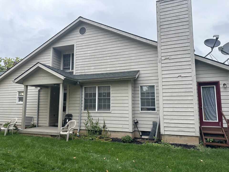 62 Brittany Cir in Rochester, NY - Building Photo