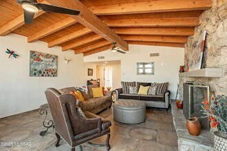 9035 E Woodland Rd, Unit B11 in Tucson, AZ - Building Photo - Building Photo
