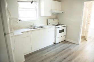 4 Camilla Crescent in Toronto, ON - Building Photo - Building Photo