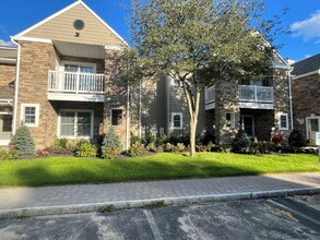 Fairfield Townhouses At Holbrook in Holbrook, NY - Foto de edificio - Building Photo