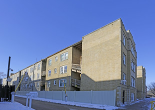 Wooded Isle Apartments in Chicago, IL - Building Photo - Building Photo