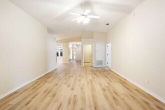 605 Downhaul Dr in Pensacola, FL - Foto de edificio - Building Photo