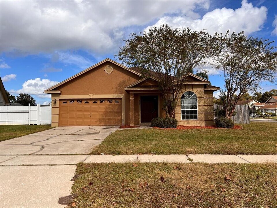 8013 Gamboge Ct in Orlando, FL - Building Photo