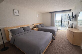 20505 E Country Club Dr, Unit 1037 in Aventura, FL - Building Photo - Building Photo