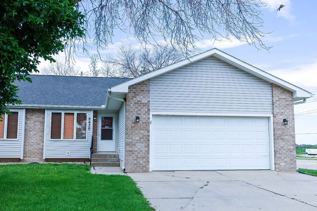 2430 N Howard Ave in Grand Island, NE - Building Photo