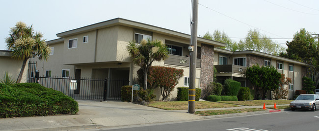 1201 Liberty Apartments in El Cerrito, CA - Foto de edificio - Building Photo