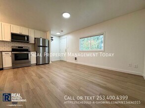 7619 Douglas St W in Lakewood, WA - Foto de edificio - Building Photo