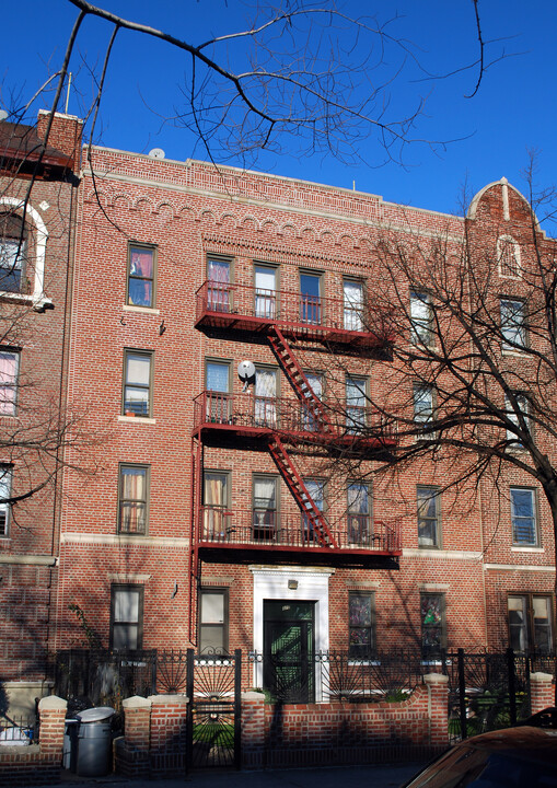 379 Eastern Pkwy in Brooklyn, NY - Building Photo