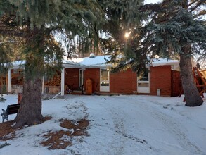 5232 Bannerman Dr NW in Calgary, AB - Building Photo - Building Photo