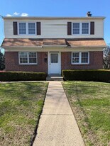 355 W Broad St in Souderton, PA - Building Photo