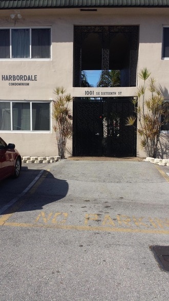 1001 SE 16th St, Unit 17 in Fort Lauderdale, FL - Foto de edificio - Building Photo