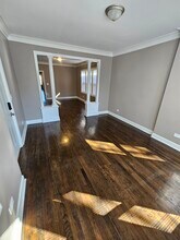 8539 S Colfax Ave, Unit First Floor Unit 1 in Chicago, IL - Foto de edificio - Building Photo