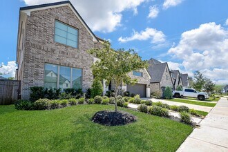 9006 Meadow Bridge Dr in Missouri City, TX - Foto de edificio - Building Photo