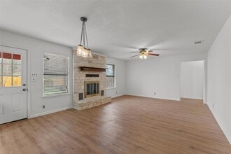 209 E Rector St in Manor, TX - Building Photo - Building Photo