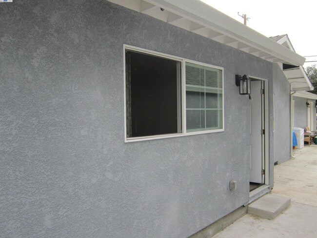29318 Dixon St in Hayward, CA - Building Photo - Building Photo