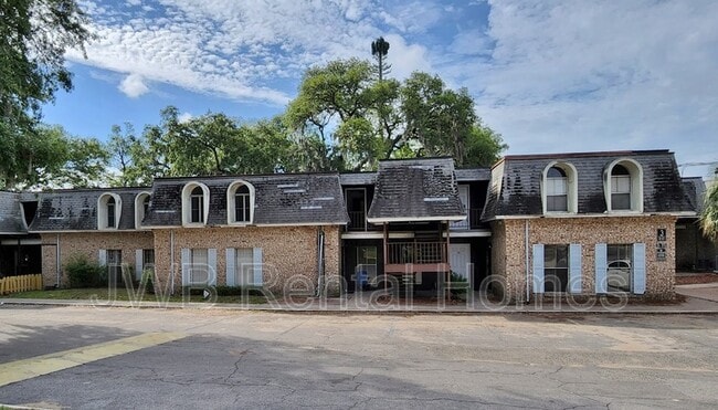 851 Bert Rd