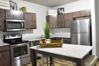 Dakota Estates in Aberdeen, SD - Building Photo - Building Photo