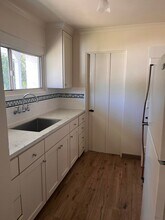 215 Olive Ave in Modesto, CA - Foto de edificio - Building Photo