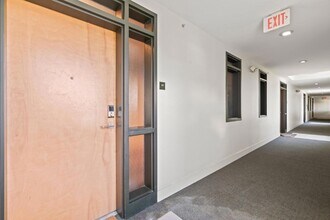 1501 Doyle Carlton Dr, Unit 411 in Tampa, FL - Building Photo - Building Photo