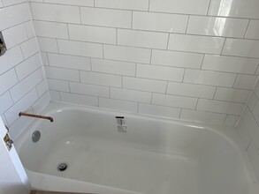 10 Pine St, Unit 2 in Arlington, MA - Building Photo - Building Photo