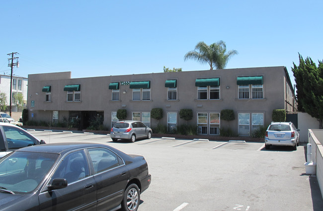 The Lakewood Apartments in Downey, CA - Building Photo - Building Photo