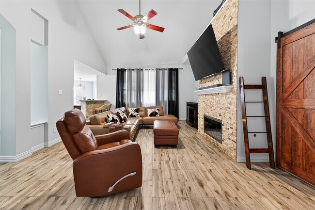 property at 6730 Oakleaf Trail Ln