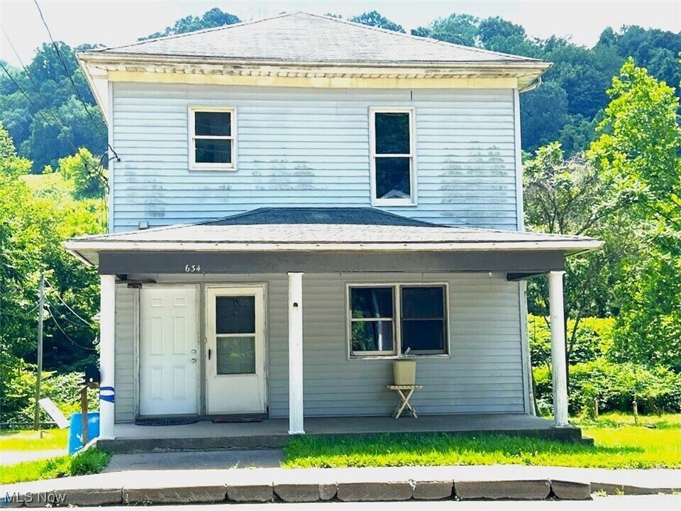 634 Cove Rd in Weirton, WV - Building Photo