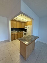 111 Chatham E in West Palm Beach, FL - Building Photo - Building Photo