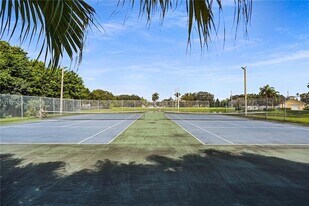 417 Vista Isles Dr, Unit 2315 in Plantation, FL - Building Photo