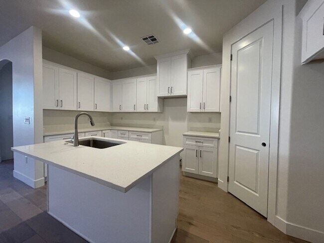 3697 S Sapporo Pl in Saint George, UT - Building Photo - Building Photo