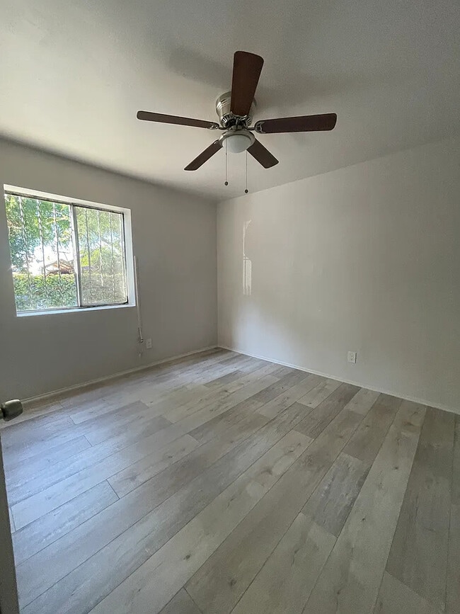 118 E 84th Pl in Los Angeles, CA - Foto de edificio - Building Photo